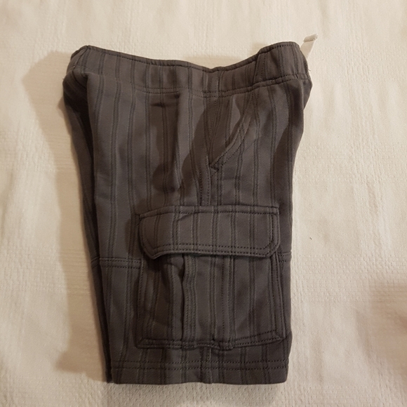 Gymboree boys size 3T gray cargo shorts - Picture 4 of 5